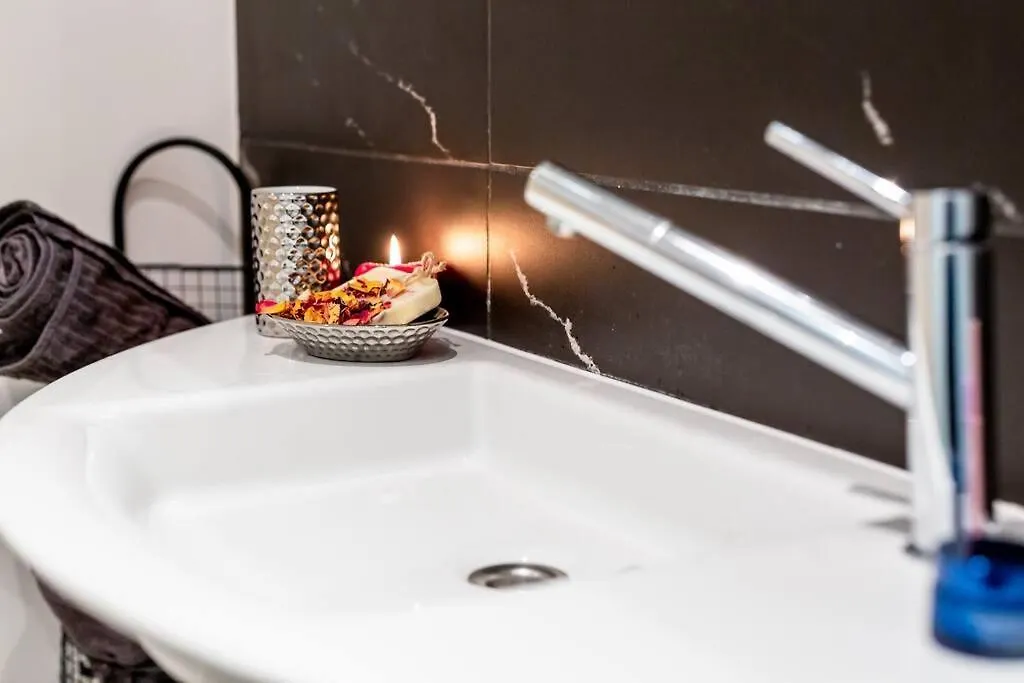 Elegant And Cozy In The Amazing Part Of Downtown Apartamento Varsóvia 0*,  Polónia